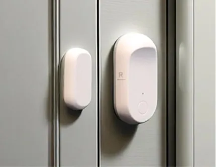 iTalkBB智能家庭安防系统,门窗被非法开启时,监控摄像头会立即向手机发送警报,并启动高分贝警报声。